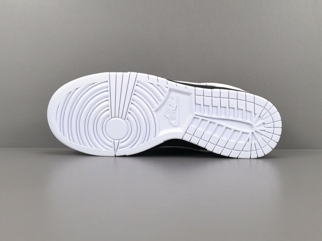 NIKE DUNK x REVERSE PANDA - Phantom Kicks