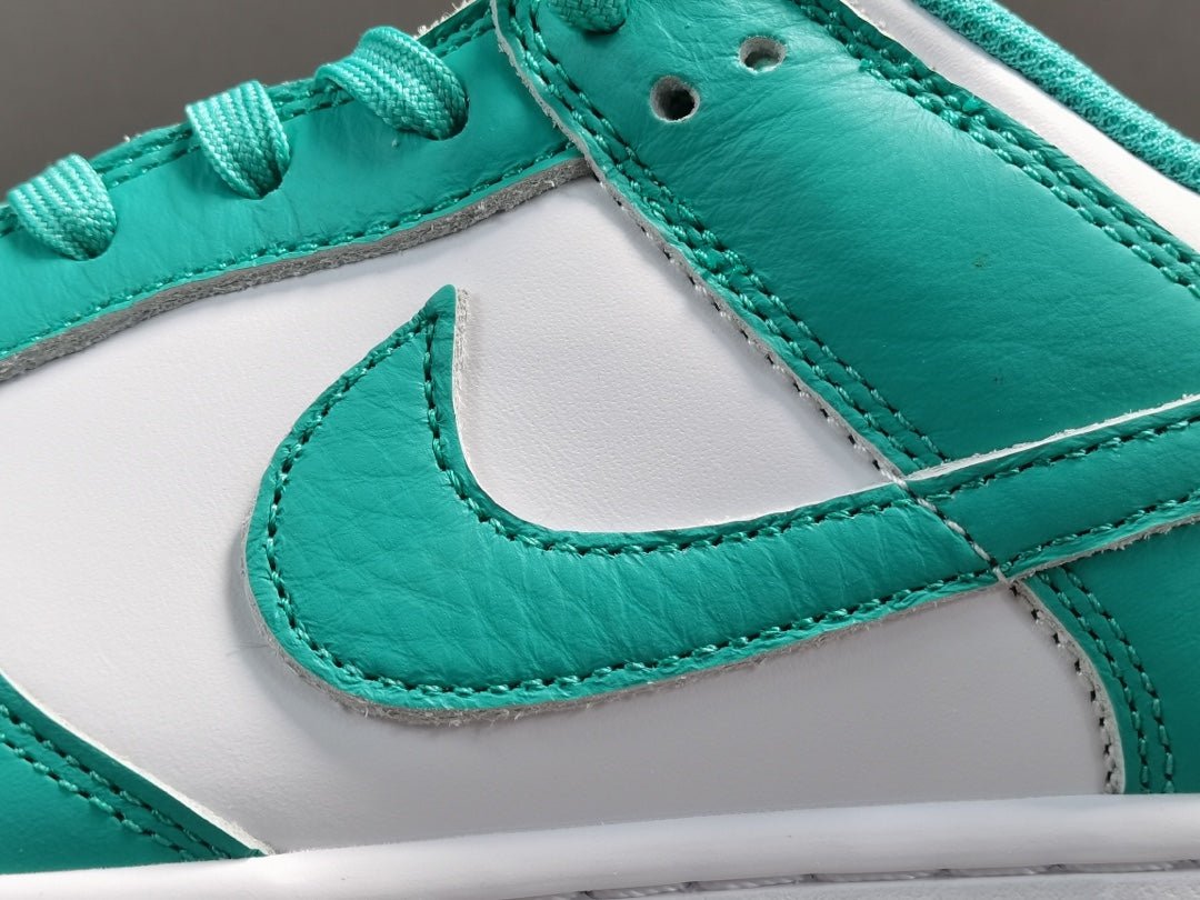 NIKE DUNK x TEAL ZEAL - Phantom Kicks