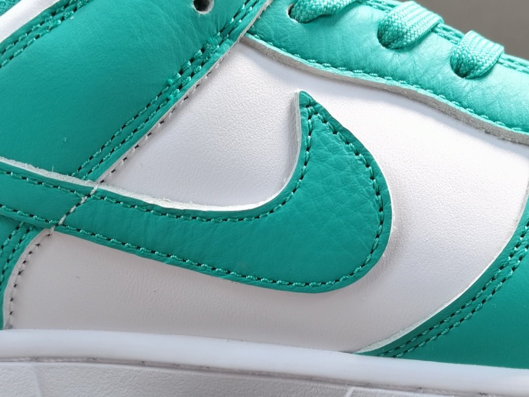 NIKE DUNK x TEAL ZEAL - Phantom Kicks