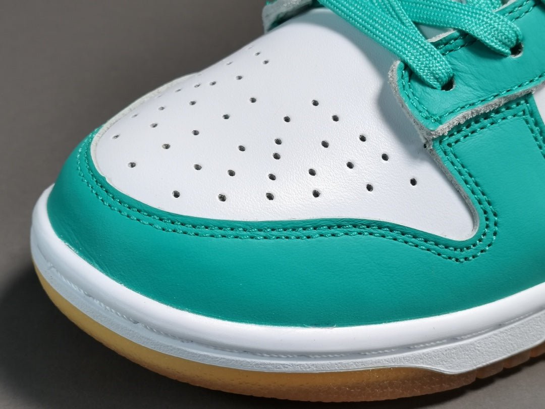NIKE DUNK x TEAL ZEAL - Phantom Kicks