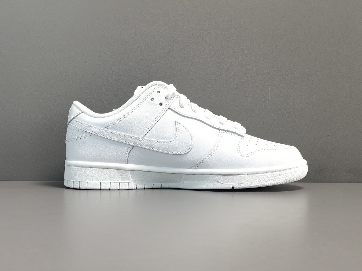 NIKE DUNK x TRIPLE WHITE - Phantom Kicks