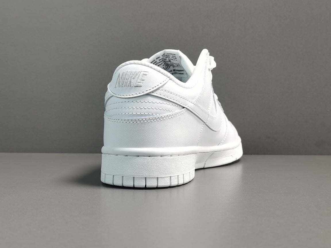 NIKE DUNK x TRIPLE WHITE - Phantom Kicks