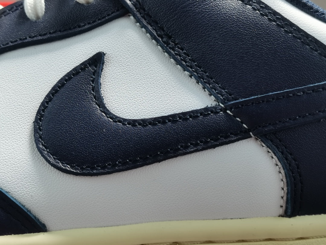 NIKE DUNK x VINTAGE NAVY - Phantom Kicks