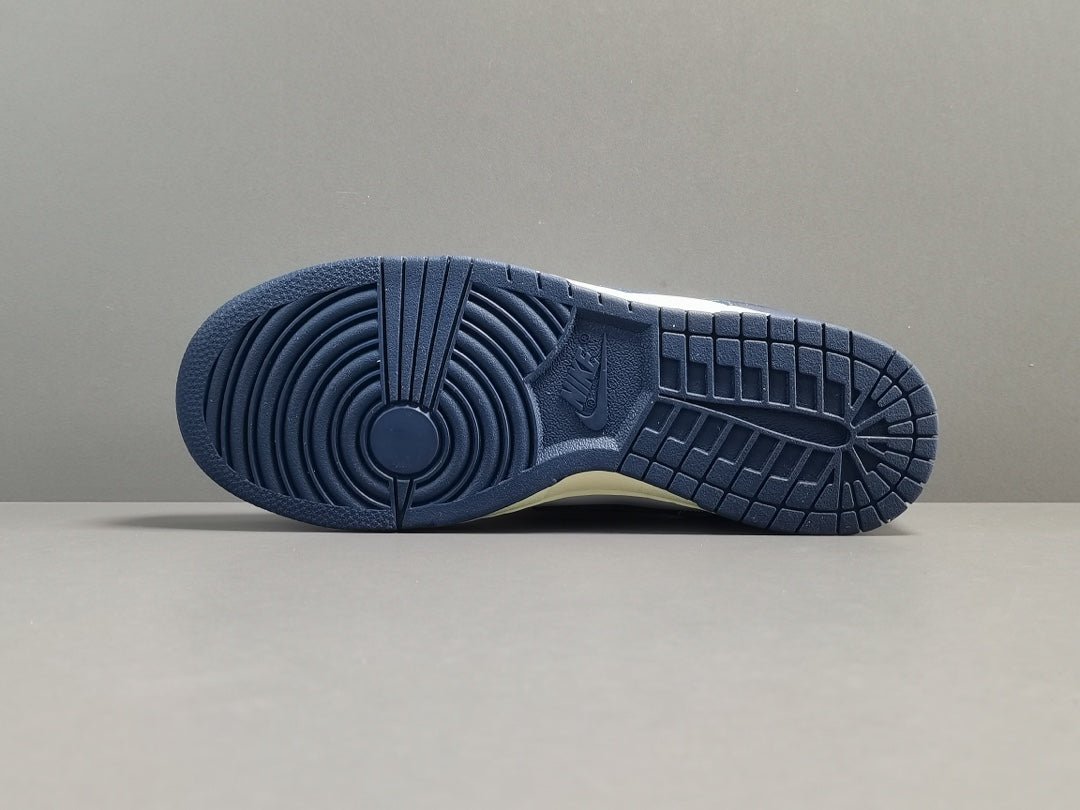 NIKE DUNK x VINTAGE NAVY - Phantom Kicks