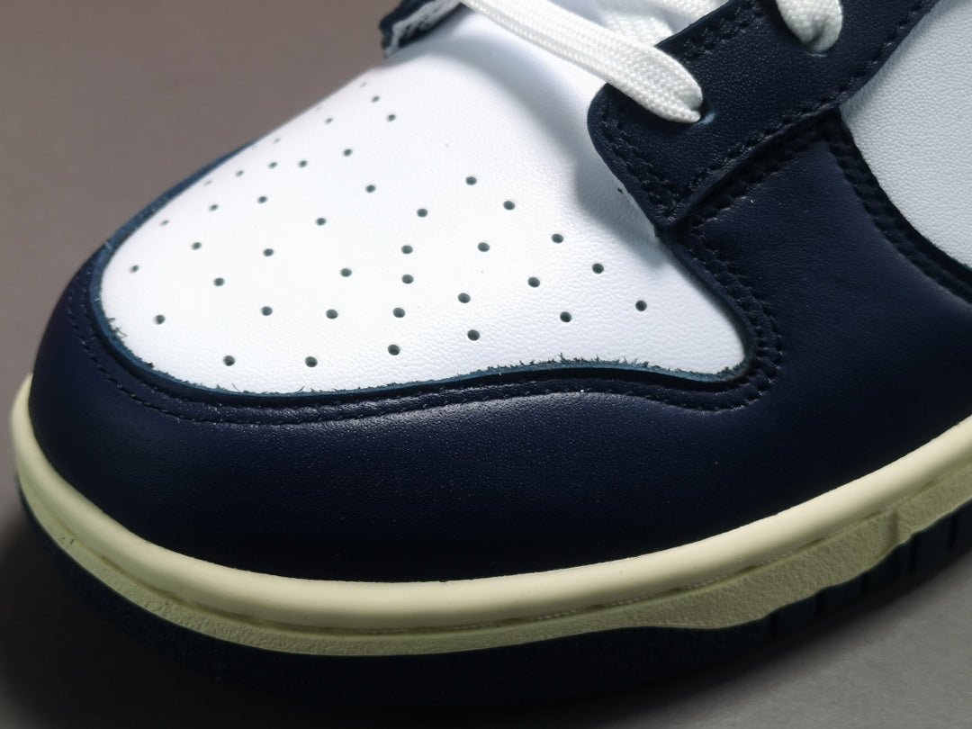 NIKE DUNK x VINTAGE NAVY - Phantom Kicks