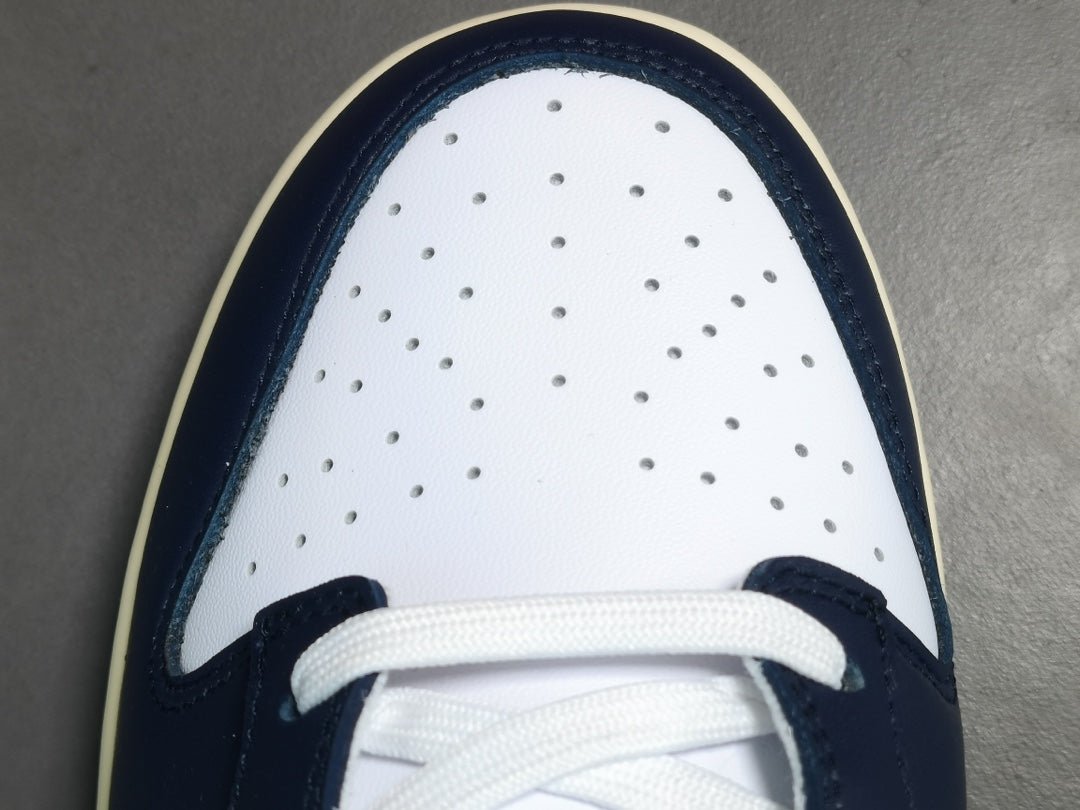 NIKE DUNK x VINTAGE NAVY - Phantom Kicks