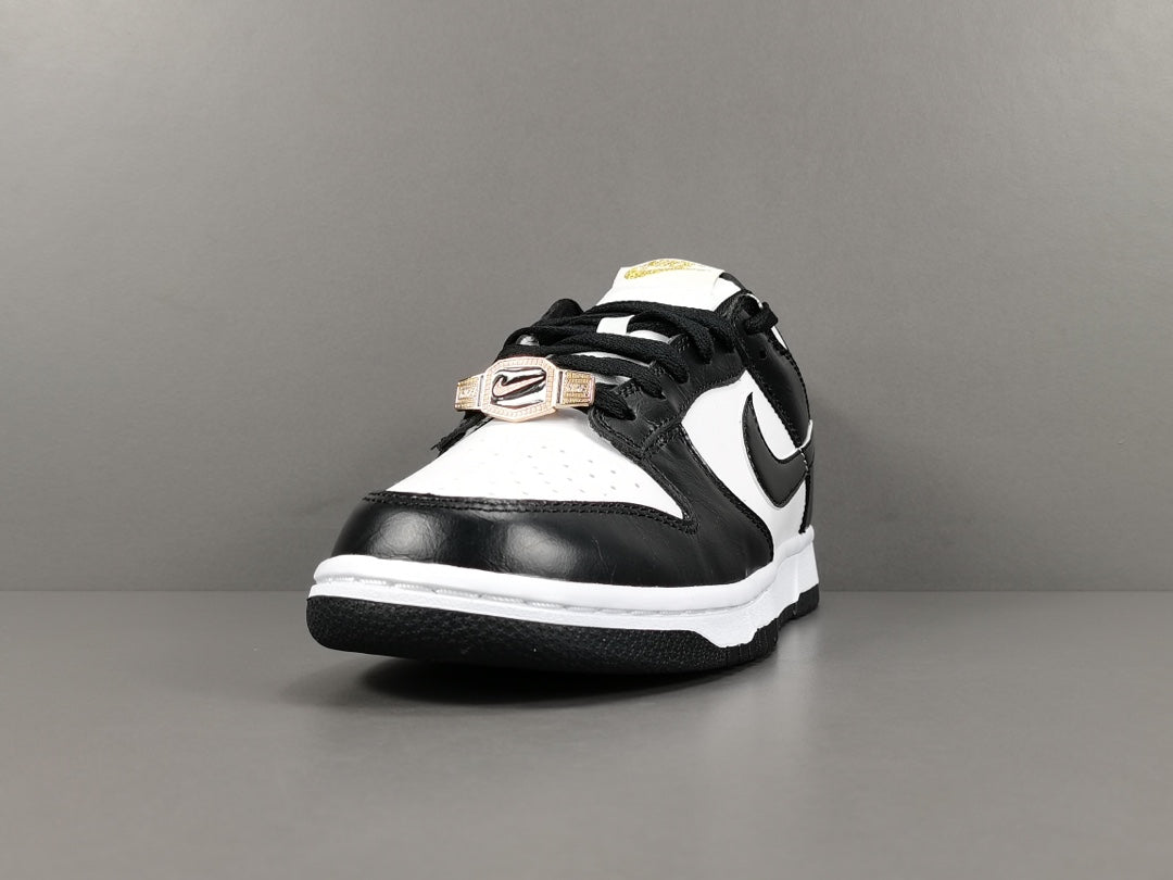 NIKE DUNK x WORLD CHAMPS BLACK WHITE - Phantom Kicks