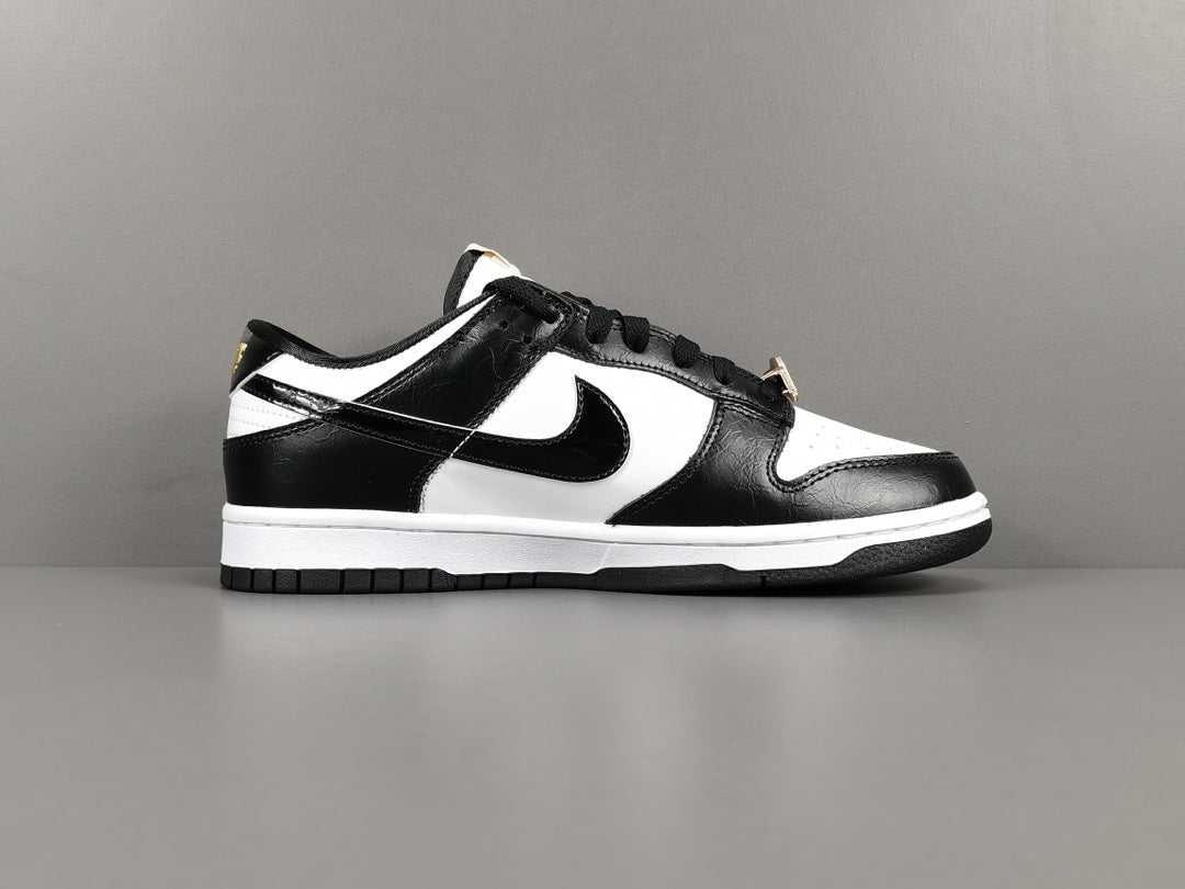 NIKE DUNK x WORLD CHAMPS BLACK WHITE - Phantom Kicks