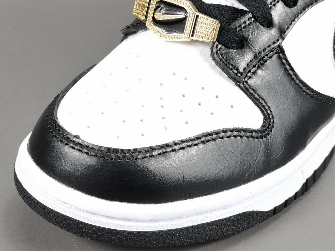 NIKE DUNK x WORLD CHAMPS BLACK WHITE - Phantom Kicks