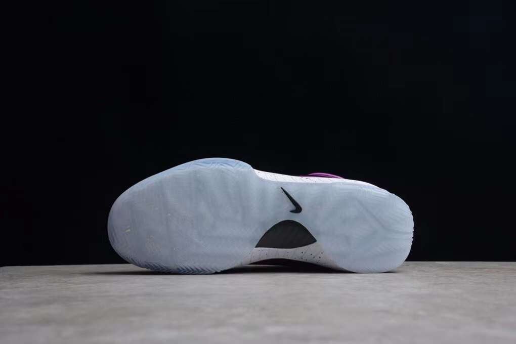 NIKE KOBE 4 PROTRO x DEVIN BOOKER PE - Phantom Kicks