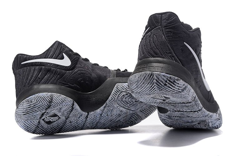 NIKE KYRIE 3 x BHM - Phantom Kicks