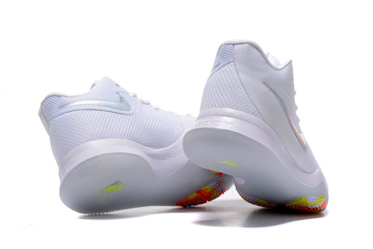 NIKE KYRIE 3 x TIME TO SHINE - Phantom Kicks