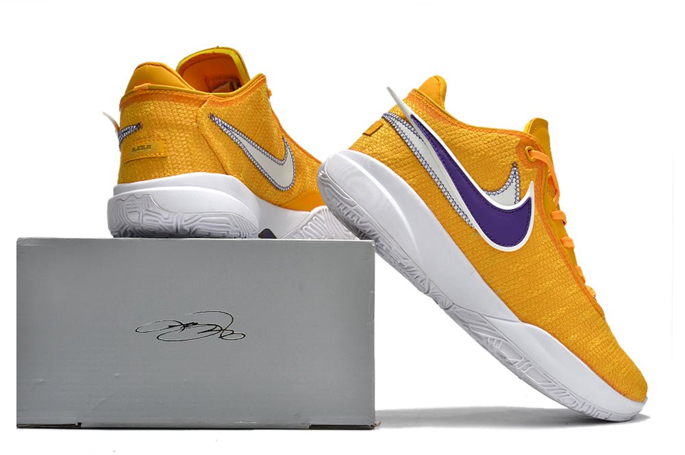 NIKE LEBRON 20 x LAKE SHOW - Phantom Kicks