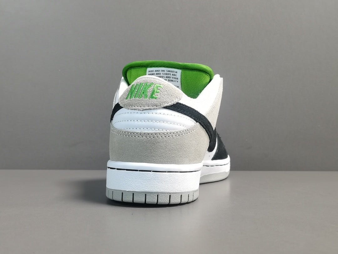 NIKE SB DUNK x CHLOROPHYLL - Phantom Kicks