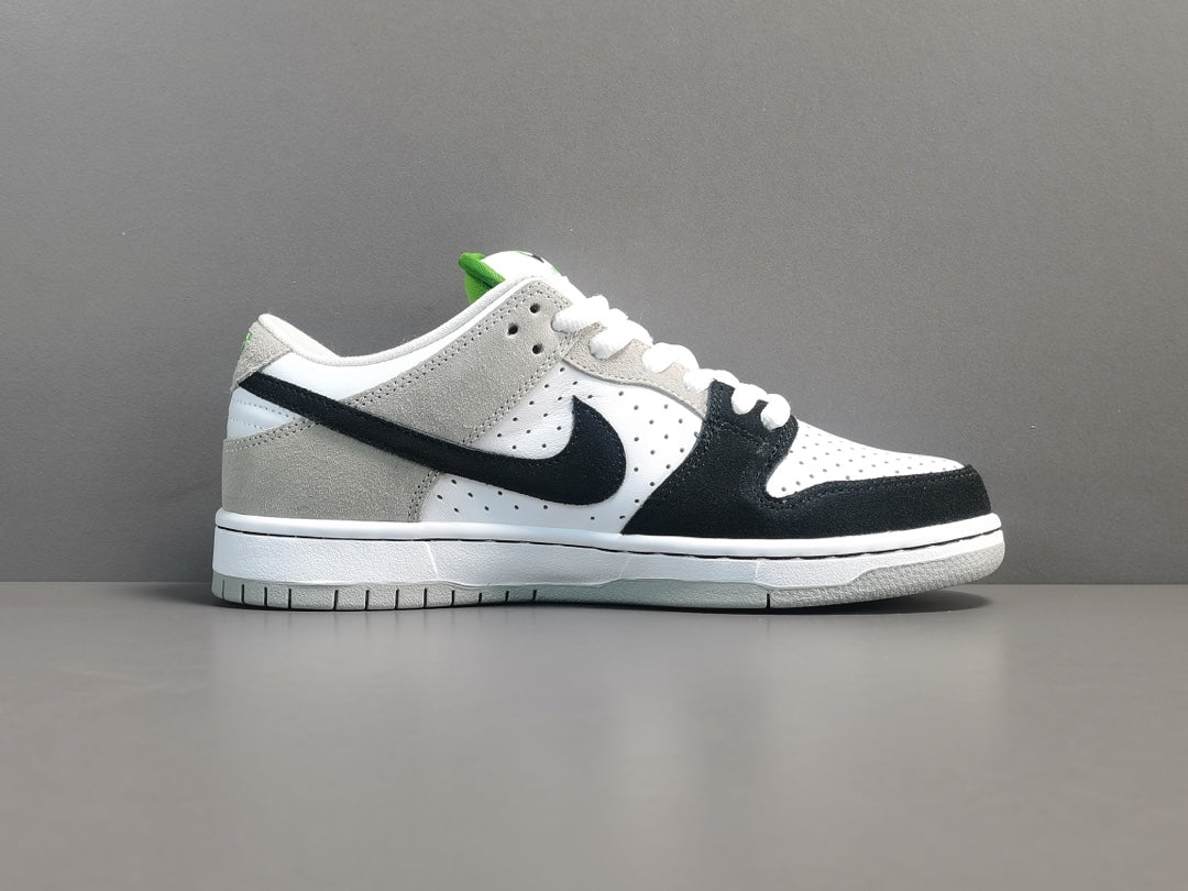 NIKE SB DUNK x CHLOROPHYLL - Phantom Kicks