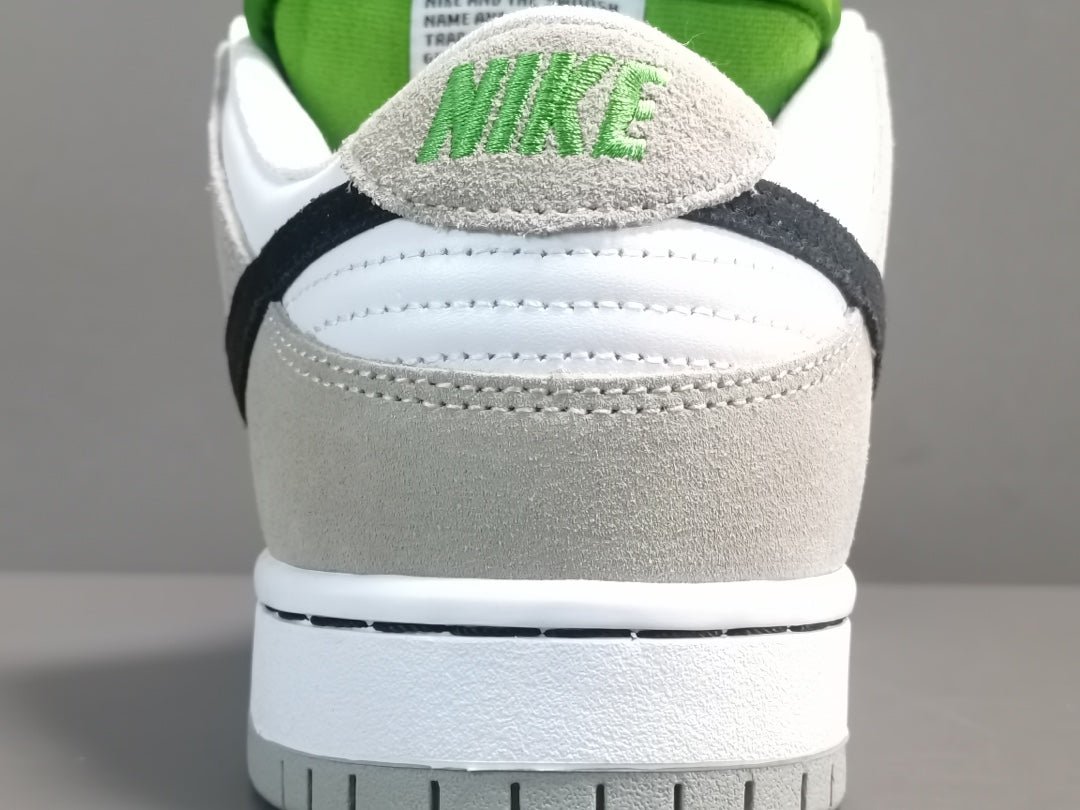 NIKE SB DUNK x CHLOROPHYLL - Phantom Kicks