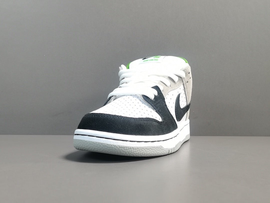 NIKE SB DUNK x CHLOROPHYLL - Phantom Kicks