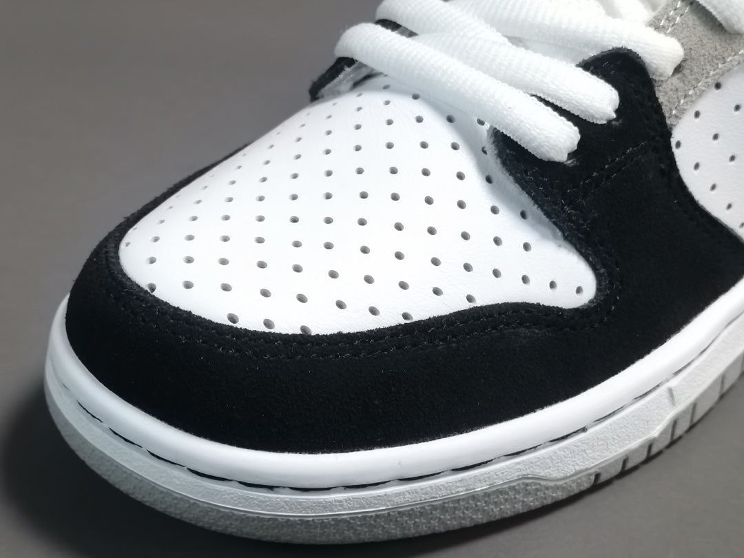 NIKE SB DUNK x CHLOROPHYLL - Phantom Kicks