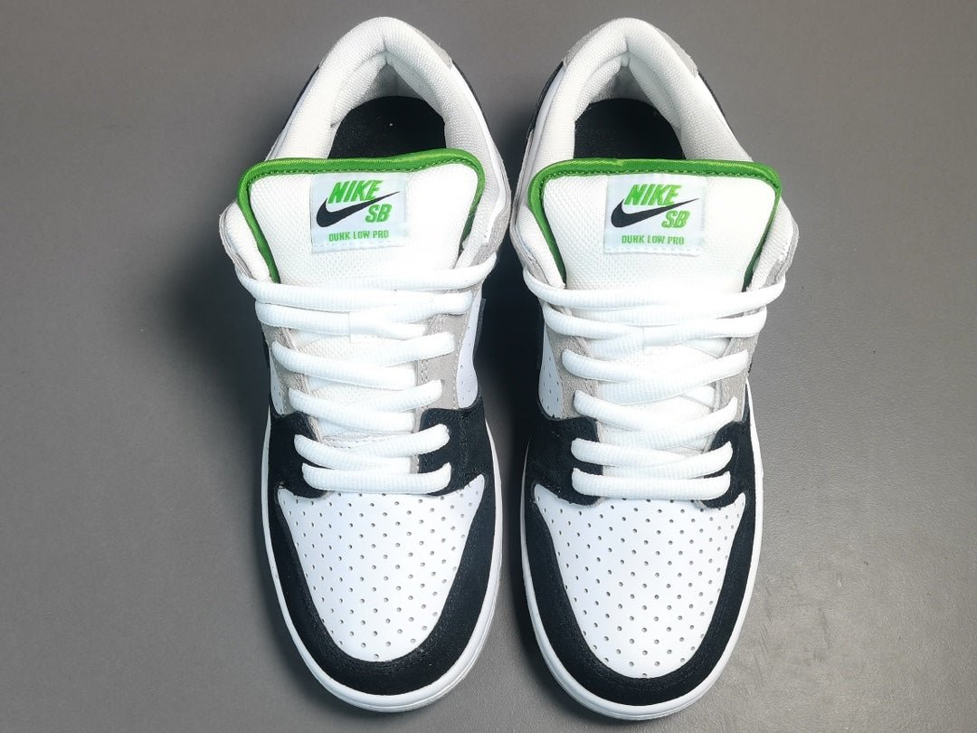 NIKE SB DUNK x CHLOROPHYLL - Phantom Kicks
