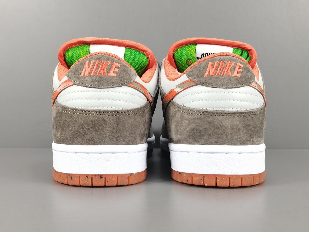 NIKE SB DUNK x CRUSHED D.C. - Phantom Kicks