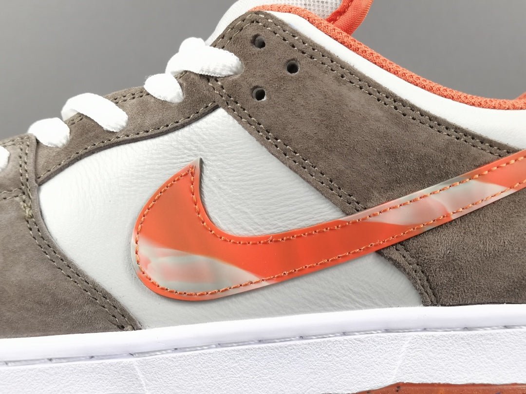 NIKE SB DUNK x CRUSHED D.C. - Phantom Kicks
