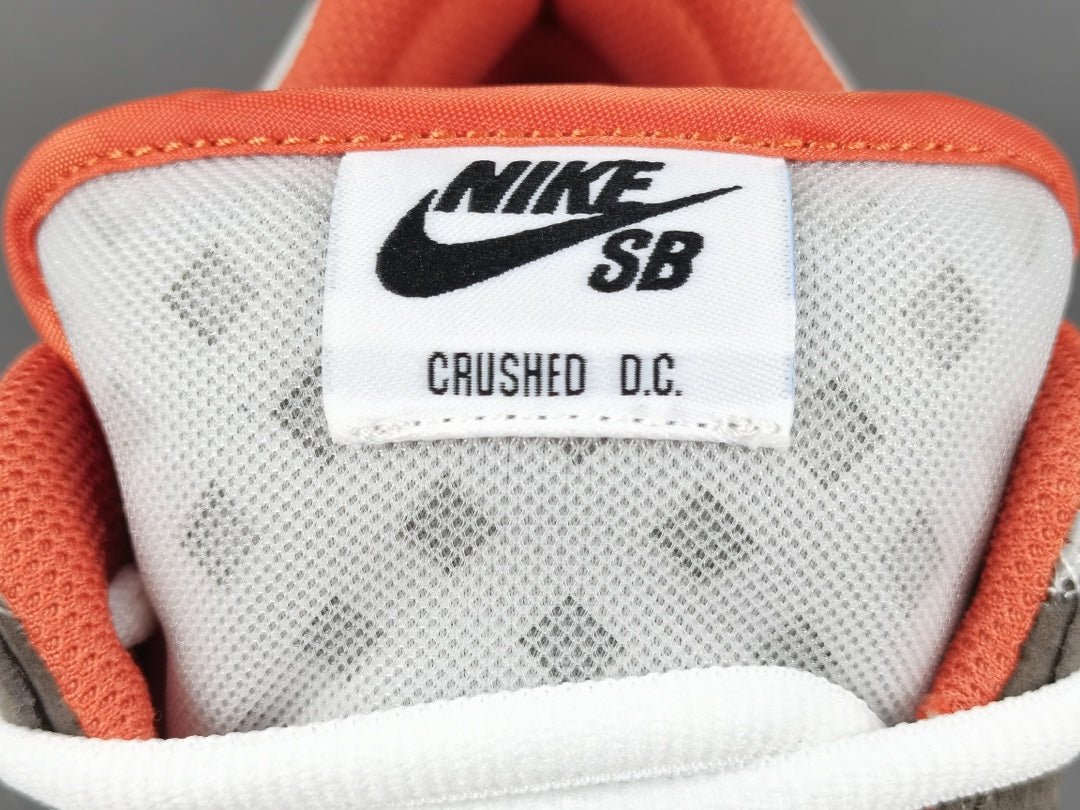 NIKE SB DUNK x CRUSHED D.C. - Phantom Kicks
