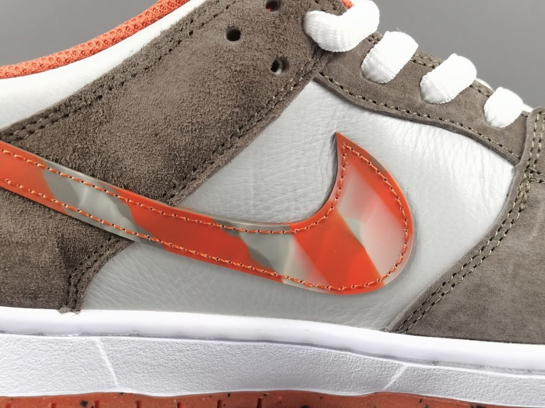 NIKE SB DUNK x CRUSHED D.C. - Phantom Kicks