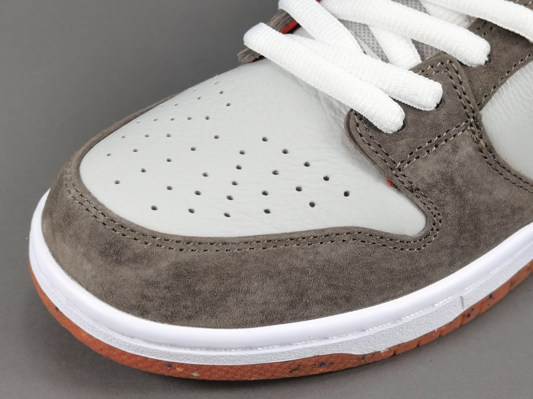 NIKE SB DUNK x CRUSHED D.C. - Phantom Kicks