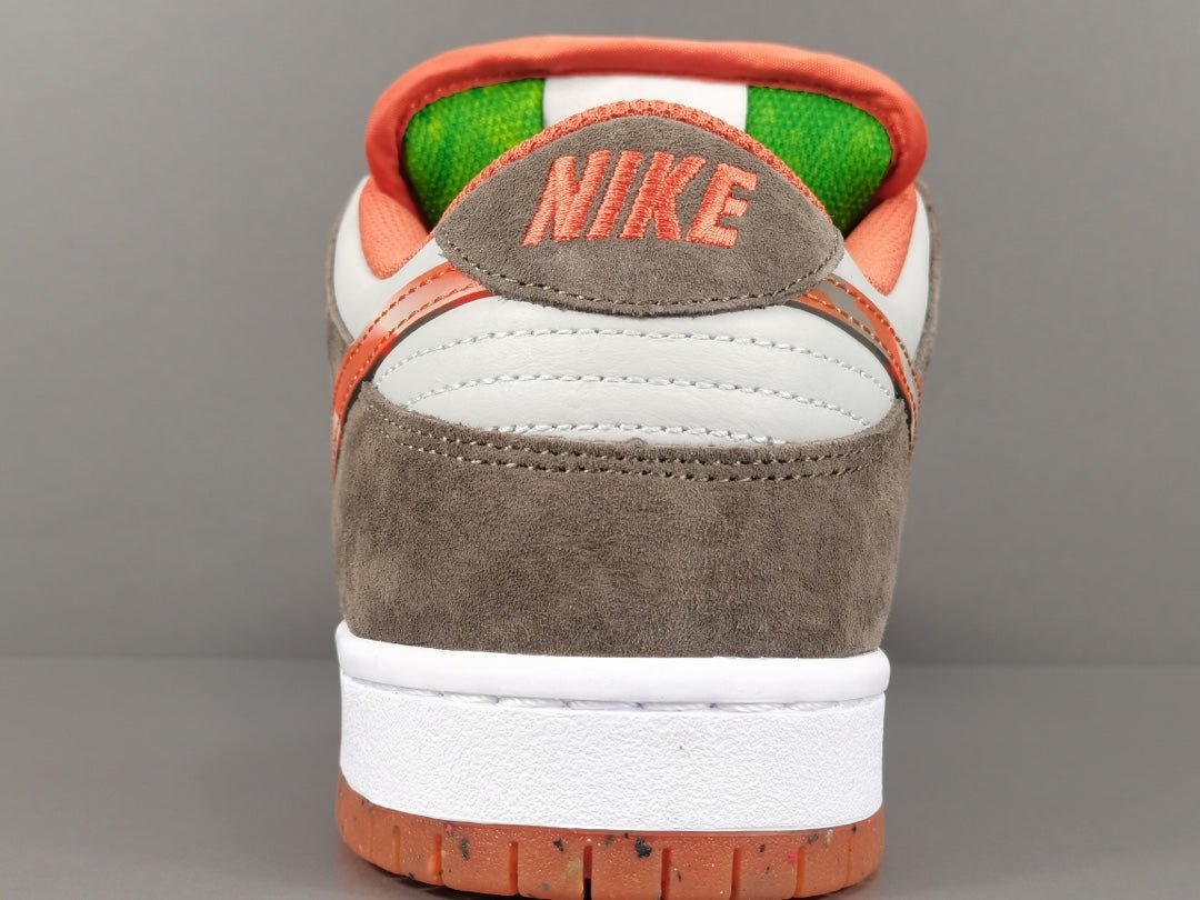 NIKE SB DUNK x CRUSHED D.C. - Phantom Kicks