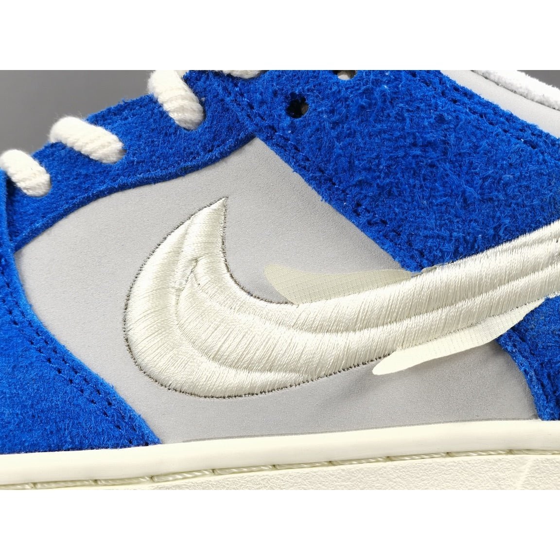 NIKE SB DUNK x FLY STREETWEAR GARDENIA - Phantom Kicks