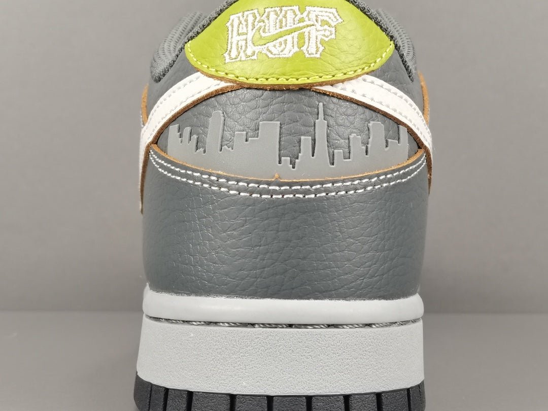 NIKE SB DUNK x HUF (FRIENDS AND FAMILY) - Phantom Kicks