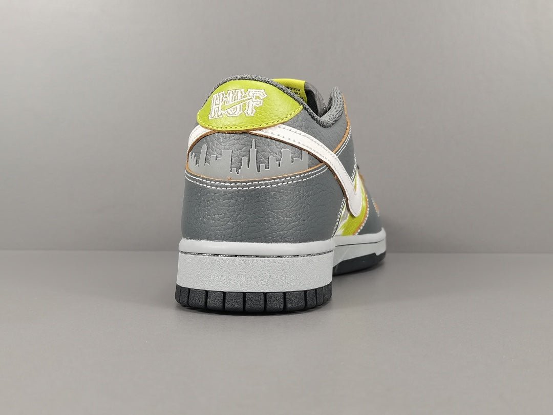 NIKE SB DUNK x HUF (FRIENDS AND FAMILY) - Phantom Kicks