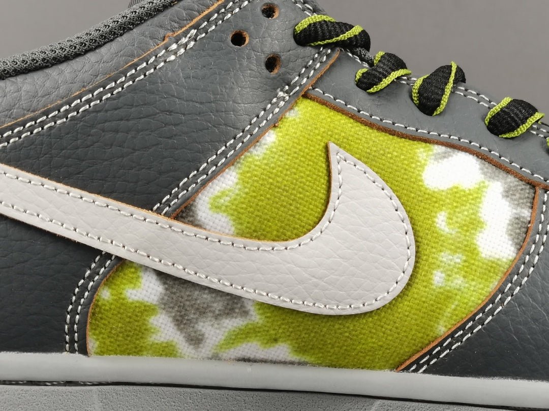 NIKE SB DUNK x HUF (FRIENDS AND FAMILY) - Phantom Kicks