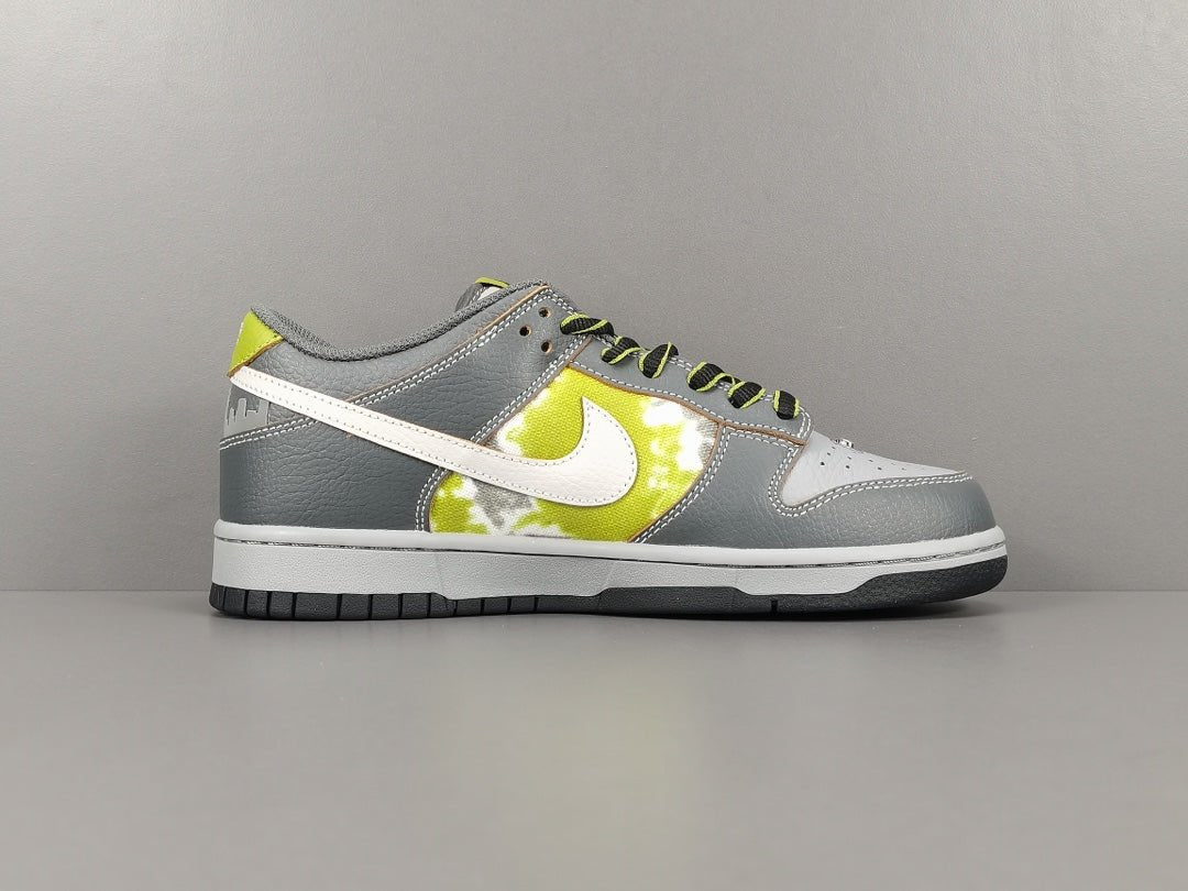 NIKE SB DUNK x HUF (FRIENDS AND FAMILY) - Phantom Kicks