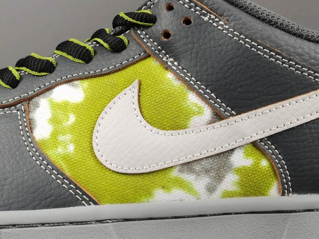 NIKE SB DUNK x HUF (FRIENDS AND FAMILY) - Phantom Kicks
