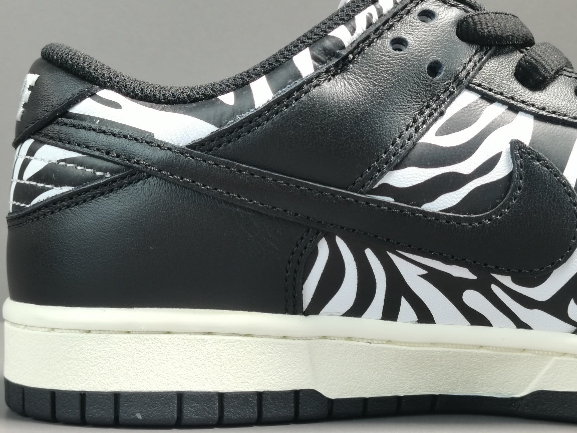 NIKE SB DUNK x QUARTERSNACKS ZEBRA - Phantom Kicks
