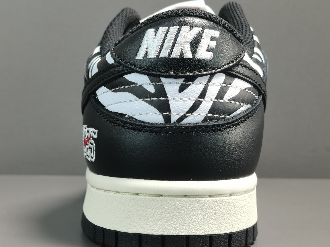 NIKE SB DUNK x QUARTERSNACKS ZEBRA - Phantom Kicks