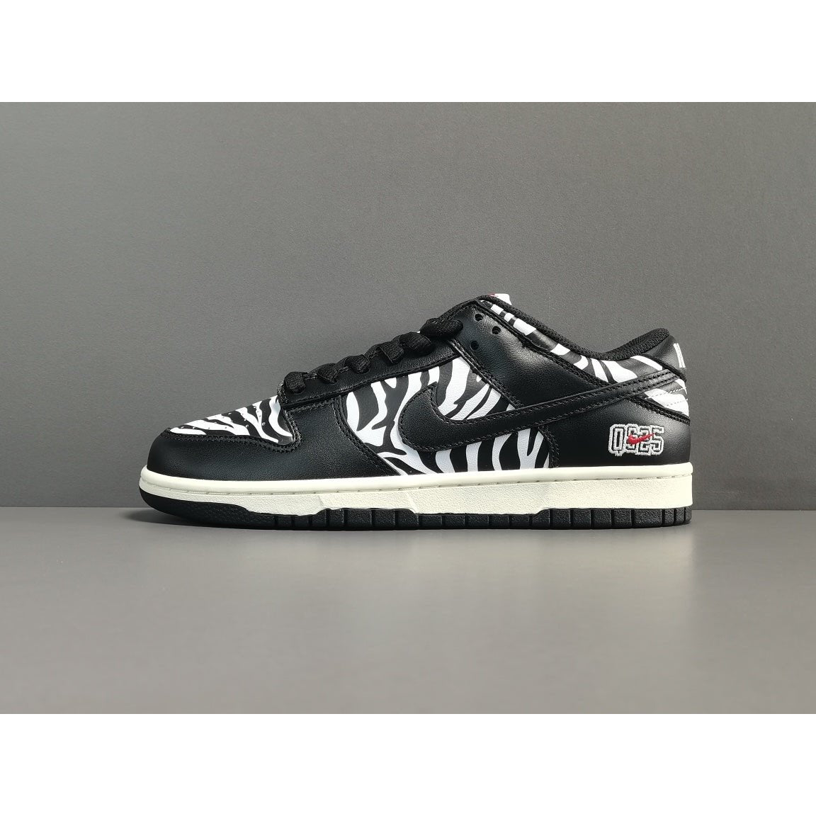 NIKE SB DUNK x QUARTERSNACKS ZEBRA - Phantom Kicks