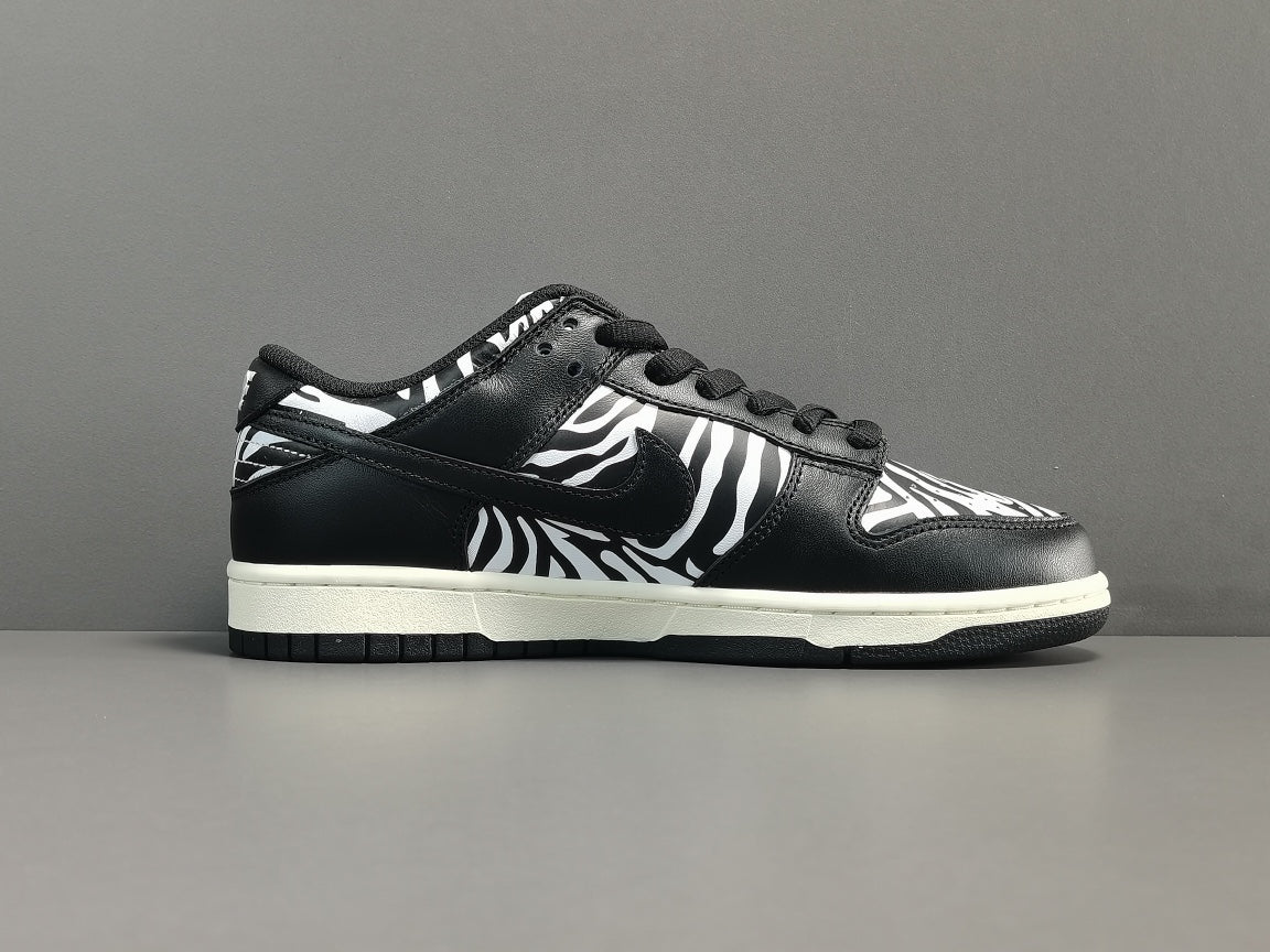 NIKE SB DUNK x QUARTERSNACKS ZEBRA - Phantom Kicks