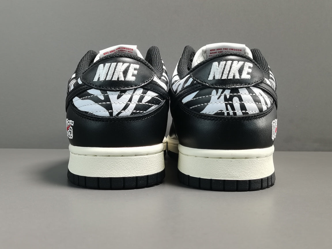 NIKE SB DUNK x QUARTERSNACKS ZEBRA - Phantom Kicks
