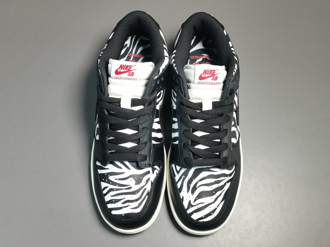 NIKE SB DUNK x QUARTERSNACKS ZEBRA - Phantom Kicks