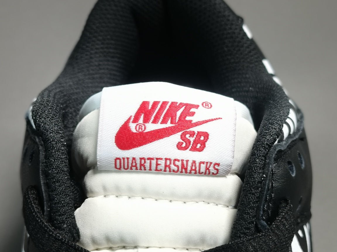 NIKE SB DUNK x QUARTERSNACKS ZEBRA - Phantom Kicks
