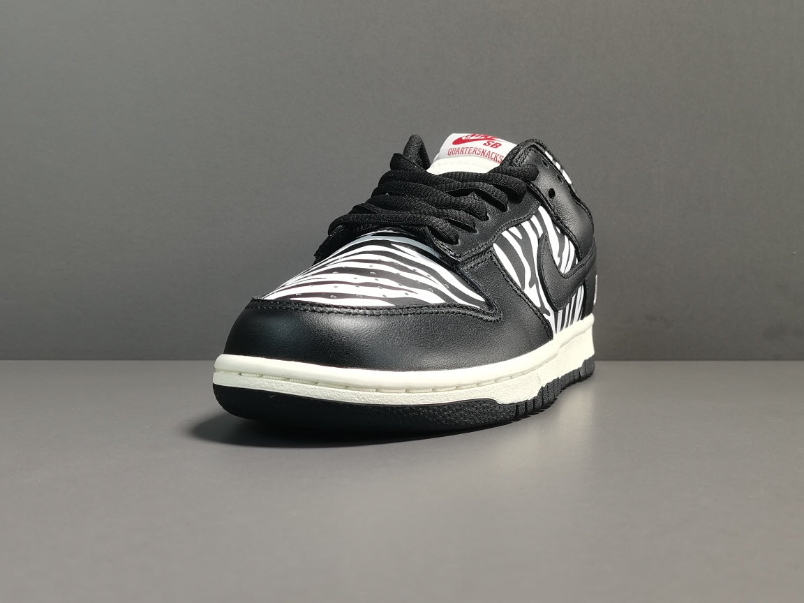 NIKE SB DUNK x QUARTERSNACKS ZEBRA - Phantom Kicks