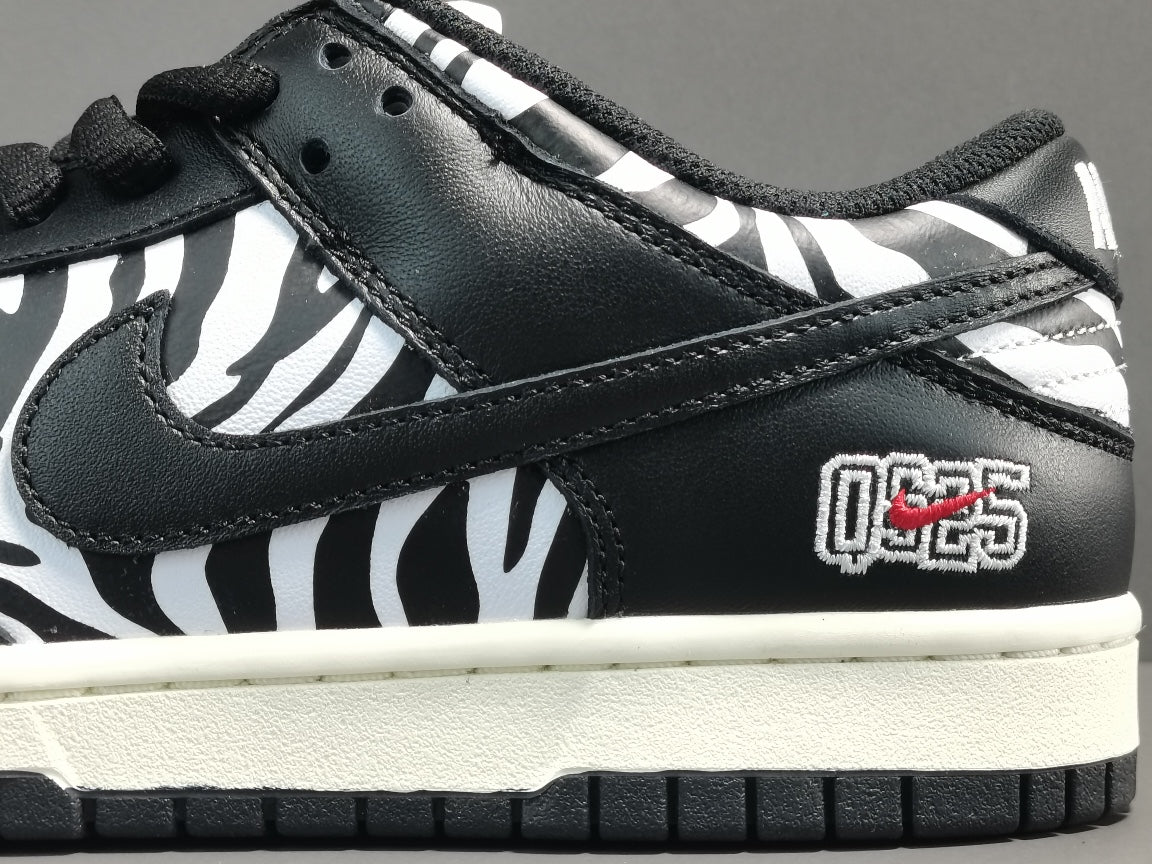 NIKE SB DUNK x QUARTERSNACKS ZEBRA - Phantom Kicks