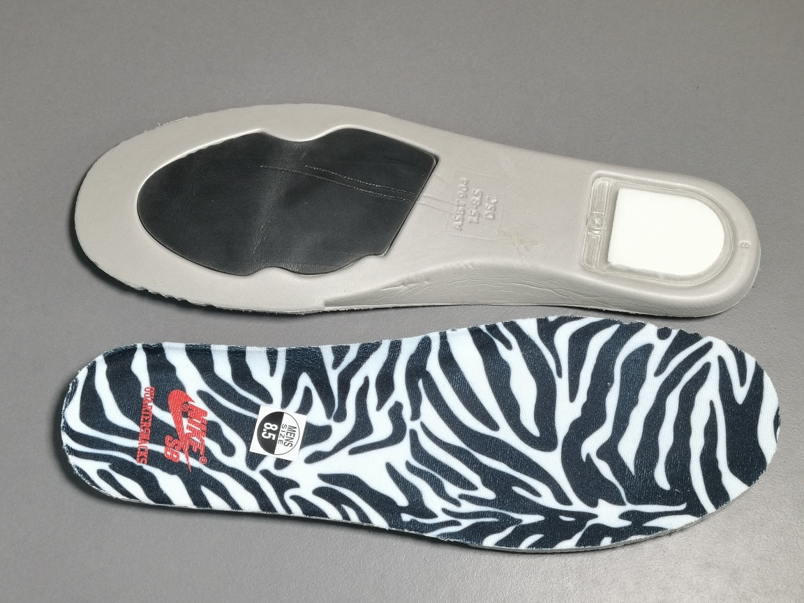 NIKE SB DUNK x QUARTERSNACKS ZEBRA - Phantom Kicks