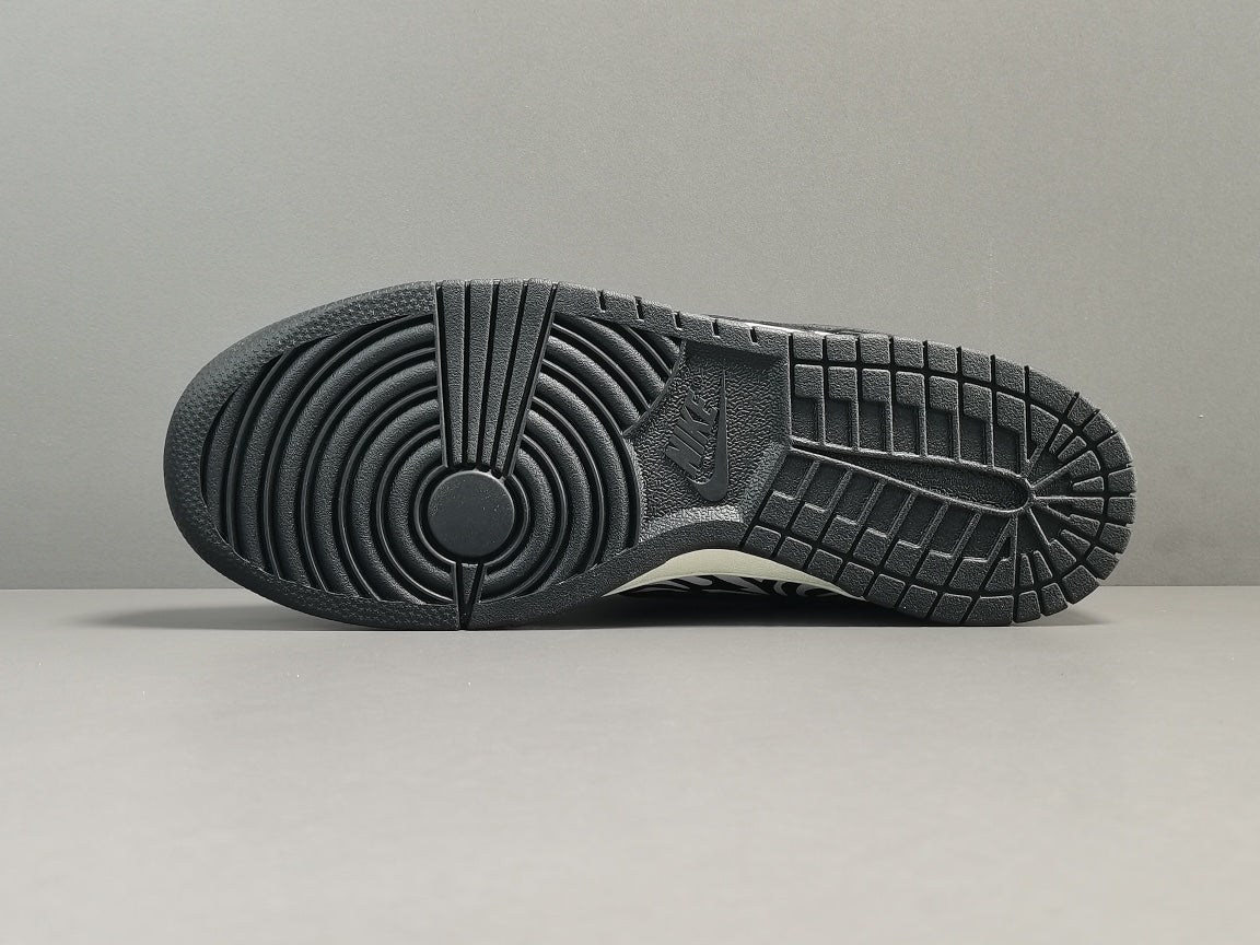 NIKE SB DUNK x QUARTERSNACKS ZEBRA - Phantom Kicks
