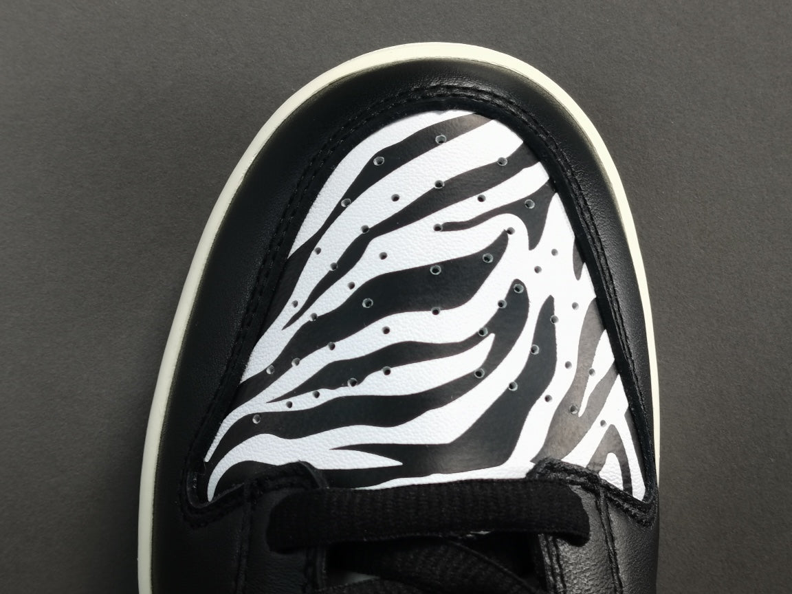 NIKE SB DUNK x QUARTERSNACKS ZEBRA - Phantom Kicks