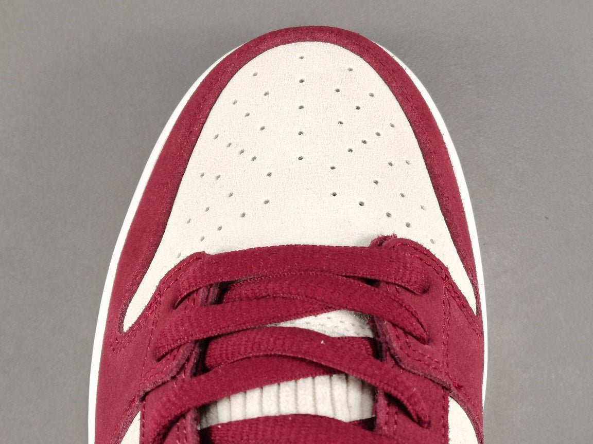 NIKE SB DUNK x SKATE LIKE A GIRL - Phantom Kicks