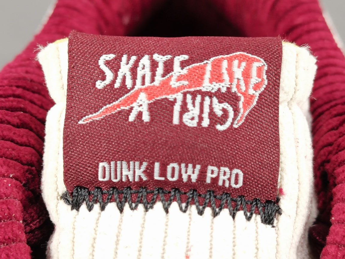 NIKE SB DUNK x SKATE LIKE A GIRL - Phantom Kicks