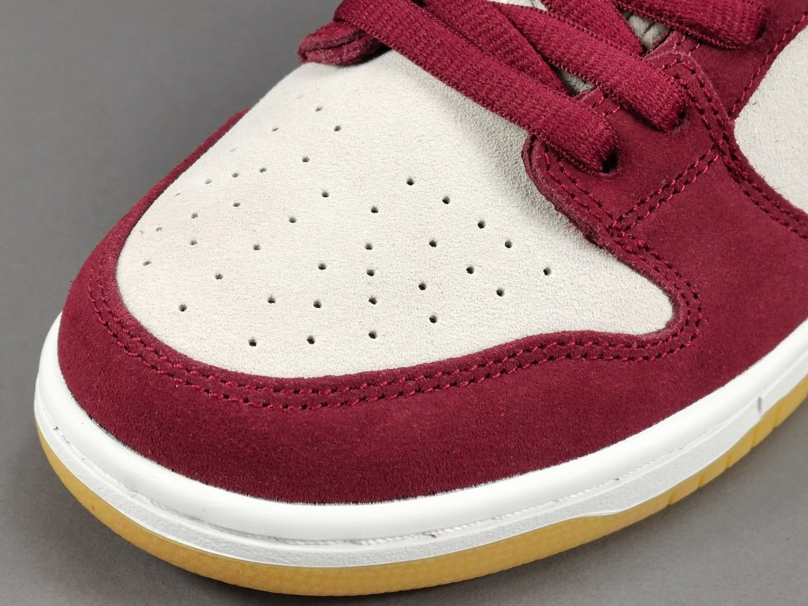NIKE SB DUNK x SKATE LIKE A GIRL - Phantom Kicks
